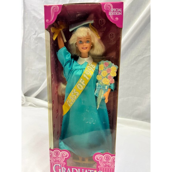9905-NIB Class of 1998 Graduation Barbie Cap and Gown Special Edition - Picture 6 of 7